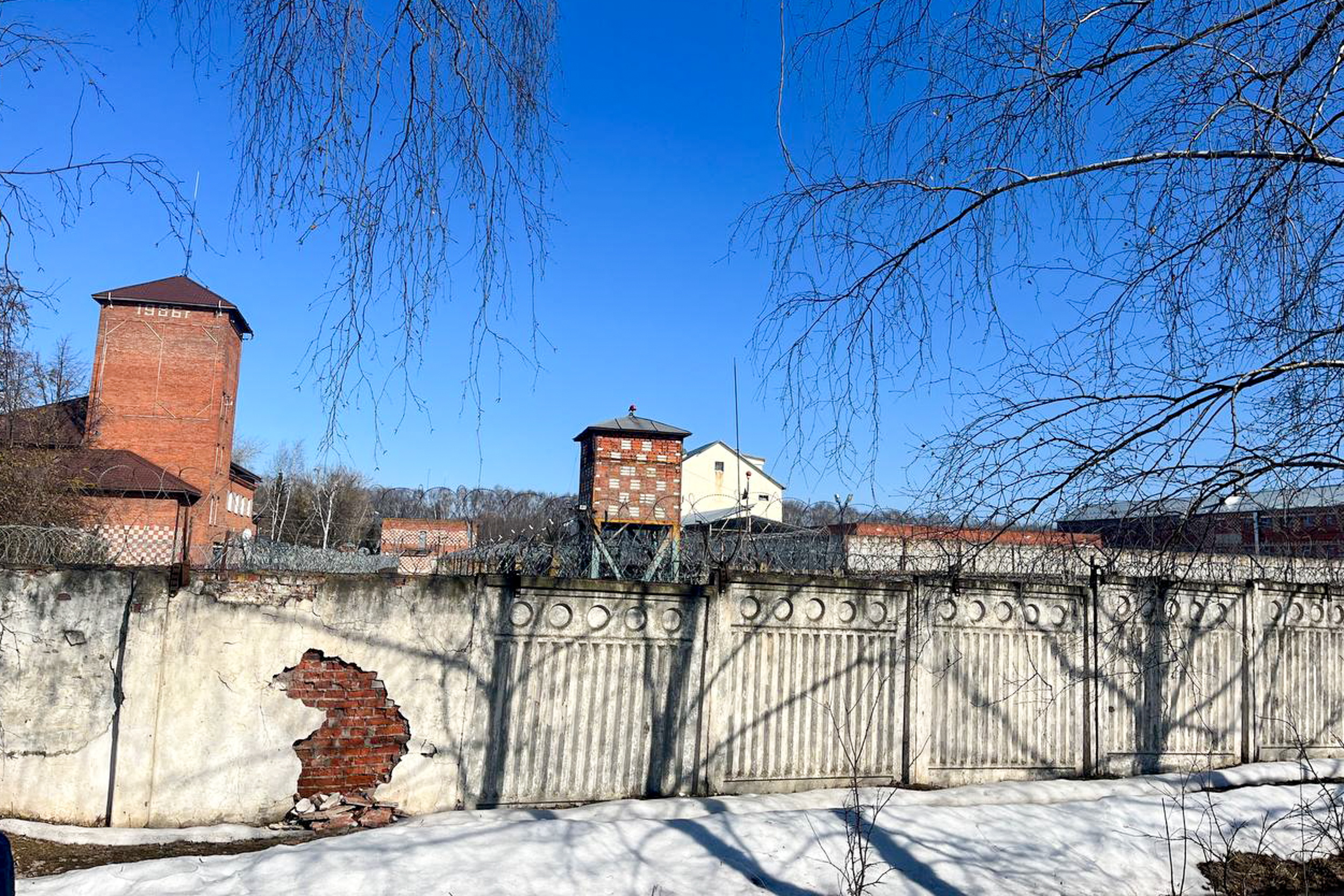 Несовершеннолетних осужденных в РФ будут вовлекать в патриотические мероприятия