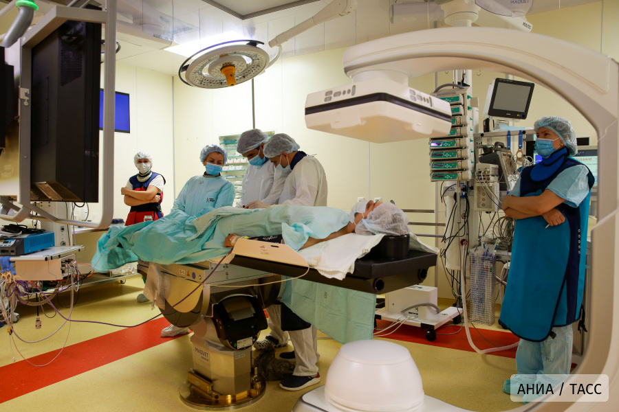 В Кыргызстане впервые проводят ряд сложнейших операций в формате Live Surgery