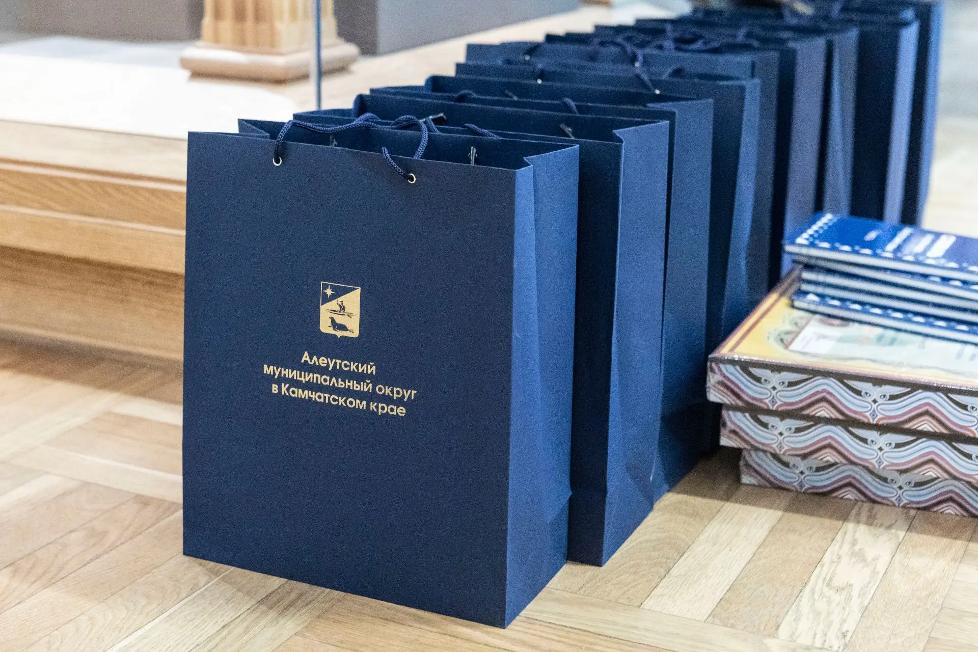 Книгу алеутских сказок на трех языках представили в Кунсткамере