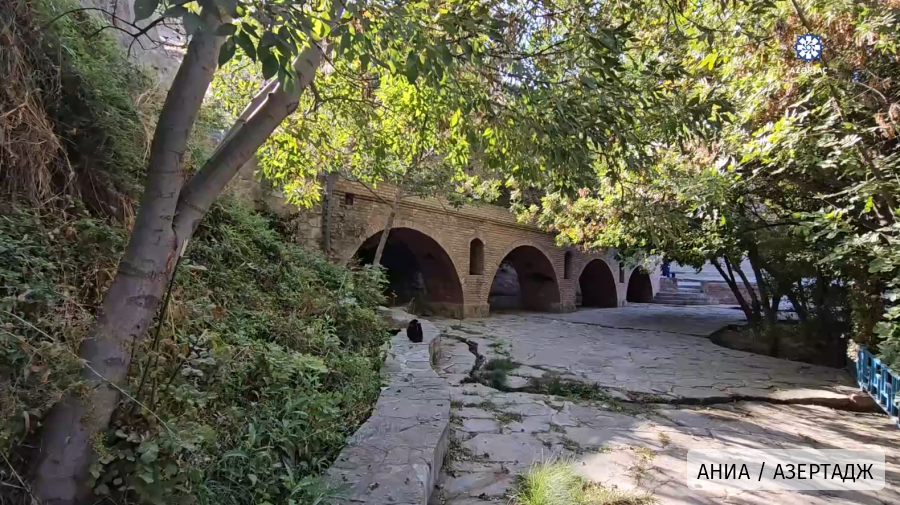 «Гызлар булагы» - легенда, сочащаяся из каменной памяти Нахчывана