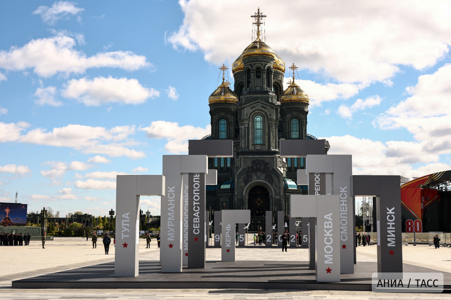 В московском парке "Патриот" стартовала международная военно-спортивная игра "Наследники Победы"