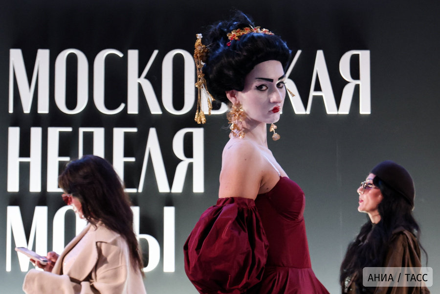  На седьмой Московской неделе моды в Центральном выставочном зале "Манеж". Виолетта Буткова/ТАСС