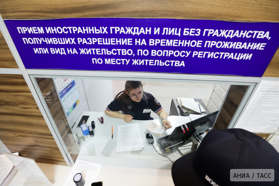 В России разрешение на временное проживание выдается на срок до трех лет - МВД