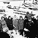 Делегация женщин Молдавии, построивших на свои сбережения самолет-истребитель имени Марины Расковой, передает машину летчикам авиачасти, 1943 год. Автор: Леонид Великжанин/ТАСС