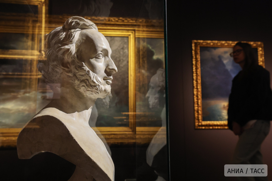 Пресс-показ выставки "Иван Айвазовский" в Русском музее.